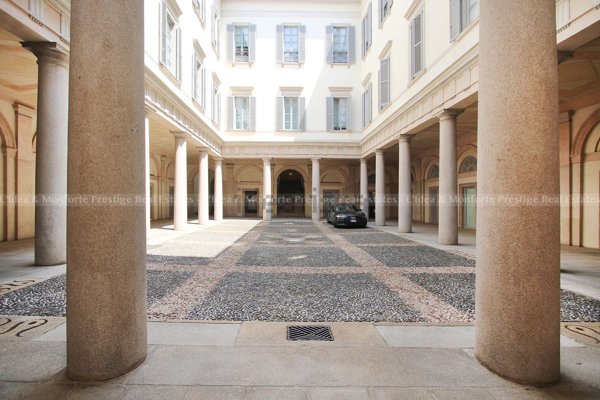 appartamento in vendita a Milano in zona Cadorna