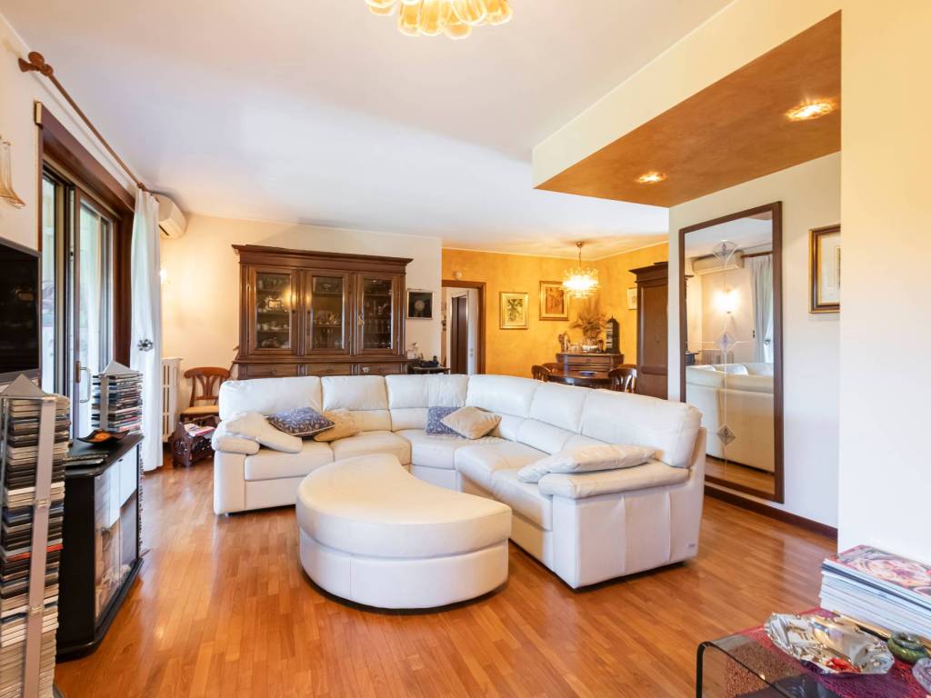 appartamento in vendita a Milano in zona Vigentino