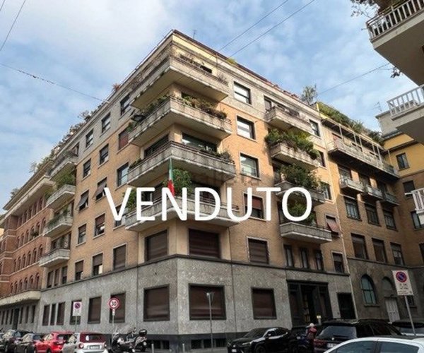 ufficio in vendita a Milano in zona Porta Nuova