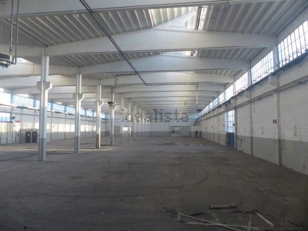 capannone in vendita a Milano in zona Bovisa