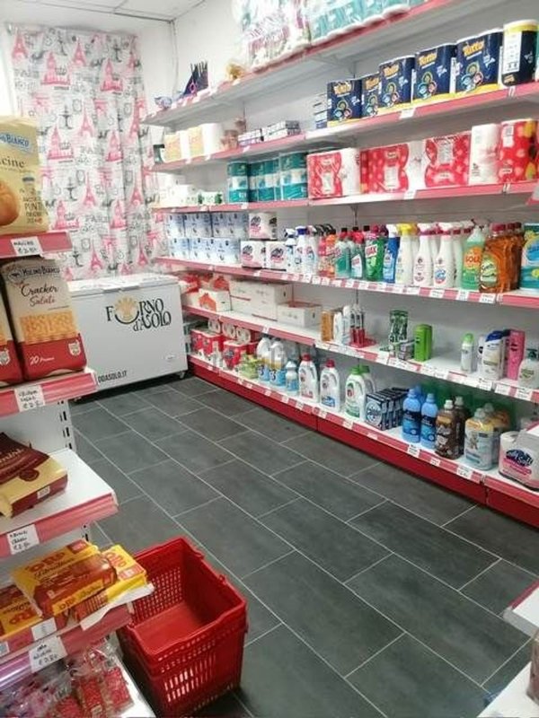 negozio in vendita a Milano in zona San Cristoforo