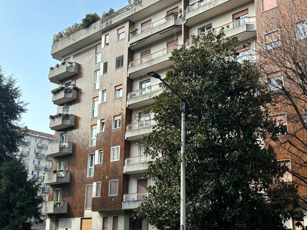 appartamento in vendita a Milano in zona Famagosta
