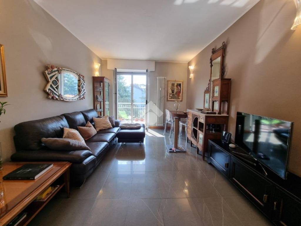 appartamento in vendita a Milano in zona Baggio