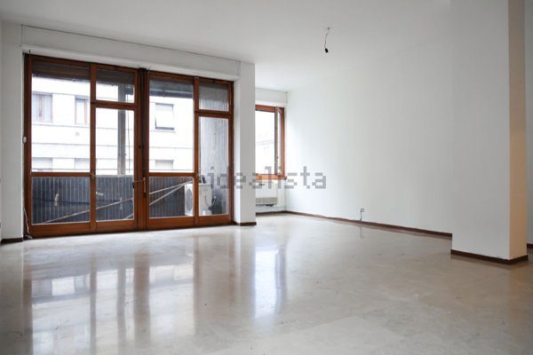 ufficio in vendita a Milano in zona Centro Direzionale