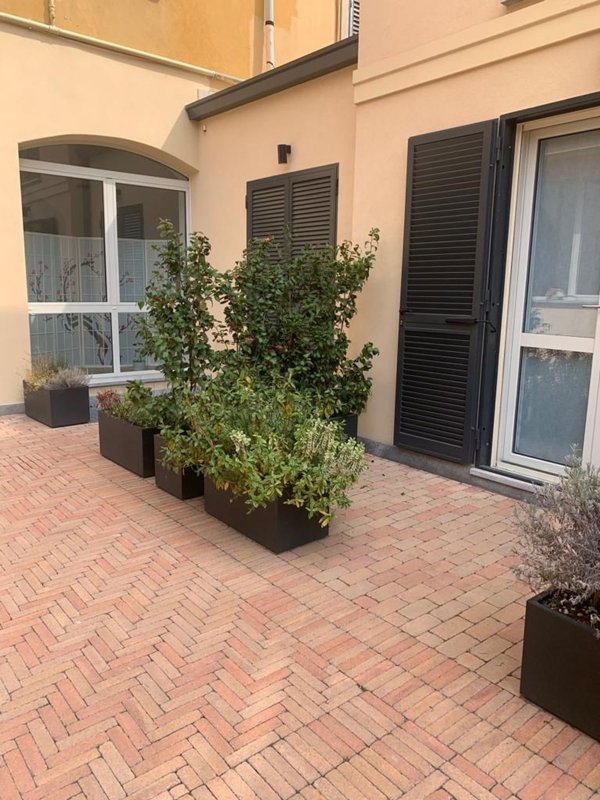 ufficio in vendita a Milano in zona Piazzale Lodi