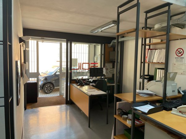 ufficio in vendita a Milano in zona San Cristoforo