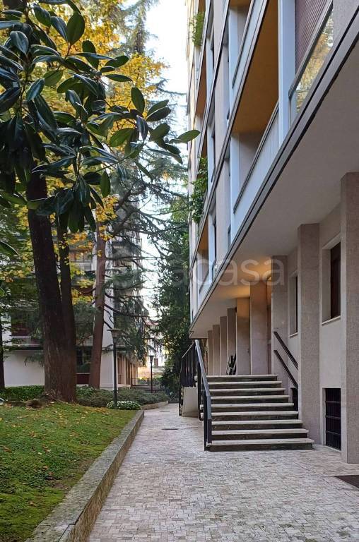 ufficio in vendita a Milano in zona Sempione