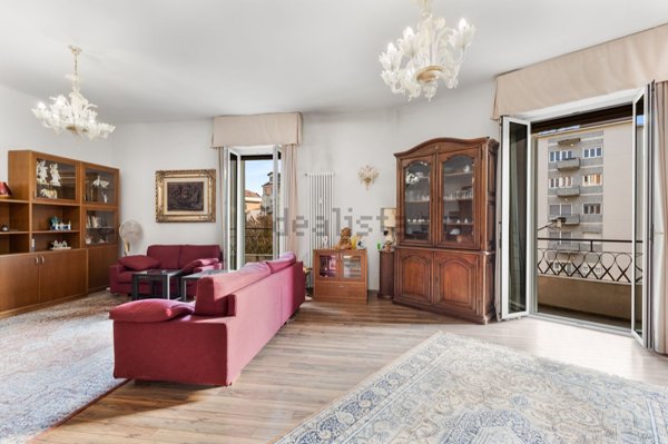 appartamento in vendita a Milano in zona Guastalla