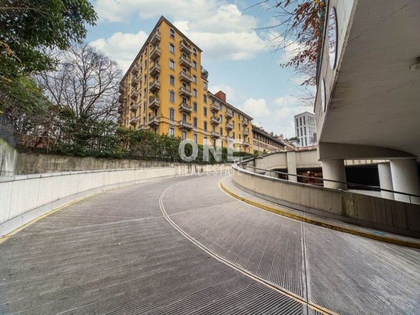 intera palazzina in vendita a Milano in zona Guastalla