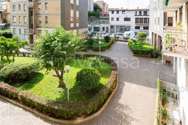 appartamento in vendita a Milano in zona Casoretto