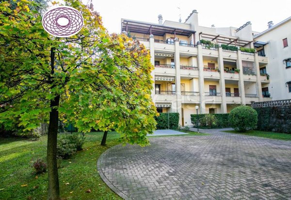 appartamento in vendita a Milano in zona Quarto Oggiaro