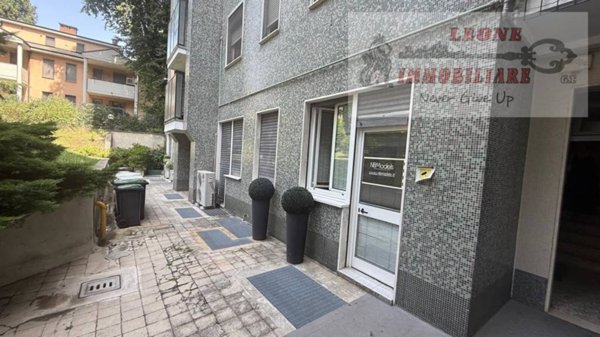 ufficio in vendita a Milano in zona Vigentino