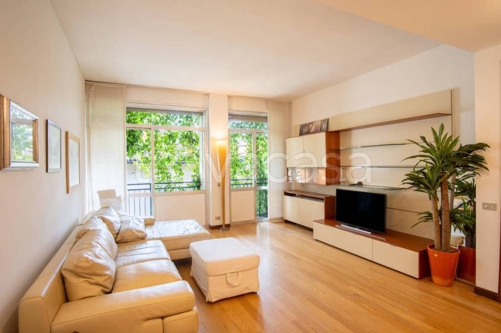 appartamento in vendita a Milano in zona Sempione