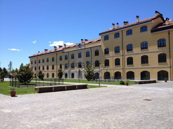 negozio in vendita a Milano in zona Gratosoglio