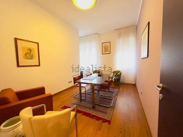 ufficio in vendita a Milano in zona Guastalla