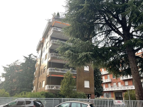 ufficio in vendita a Milano in zona Barona