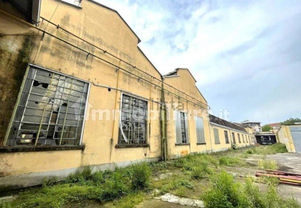 capannone in vendita a Milano in zona Lambrate