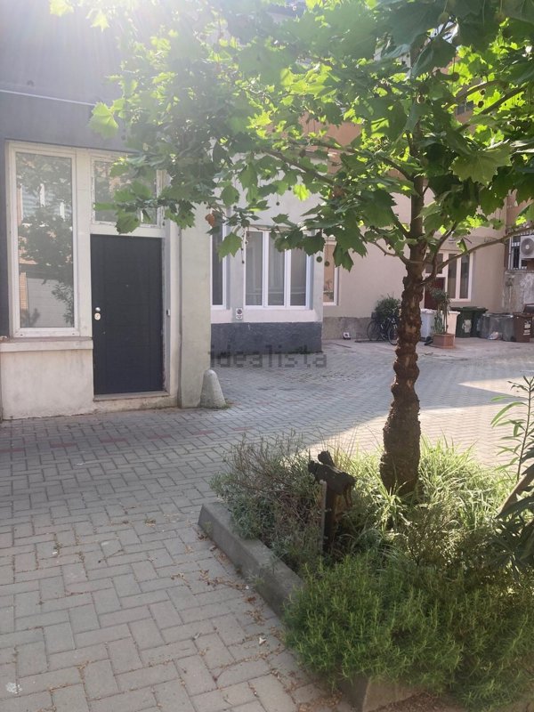 appartamento in vendita a Milano in zona Bocconi