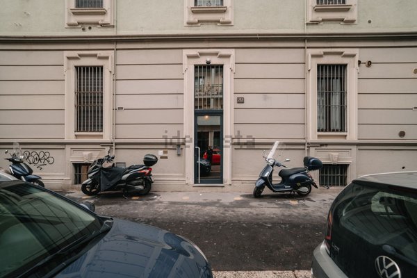 ufficio in vendita a Milano in zona Guastalla