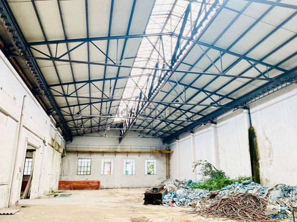 capannone in vendita a Milano in zona Lambrate