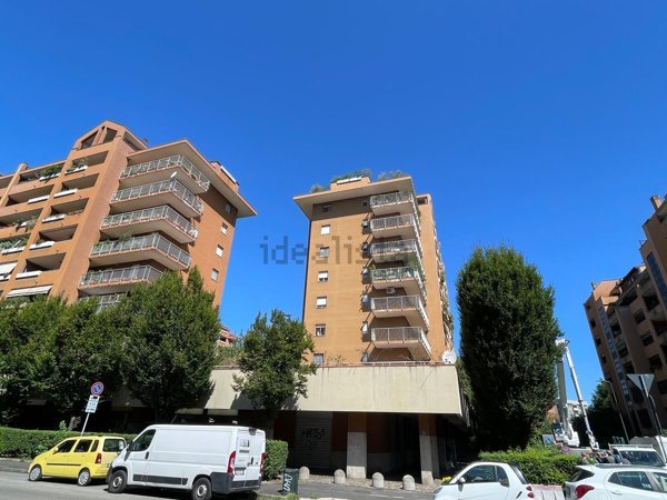 ufficio in vendita a Milano in zona Crescenzago