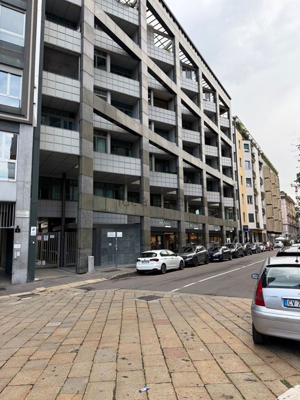 ufficio in vendita a Milano in zona Porta Nuova