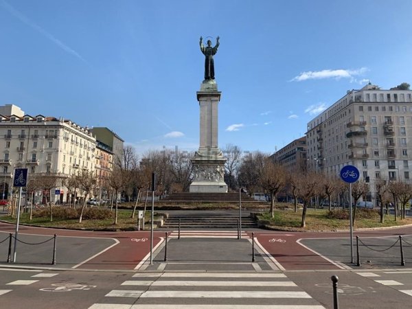 locale commerciale in vendita a Milano