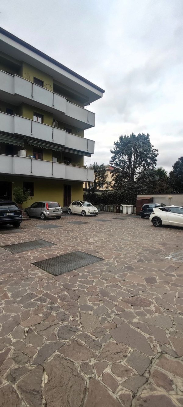locale di sgombero in vendita a Milano in zona Niguarda