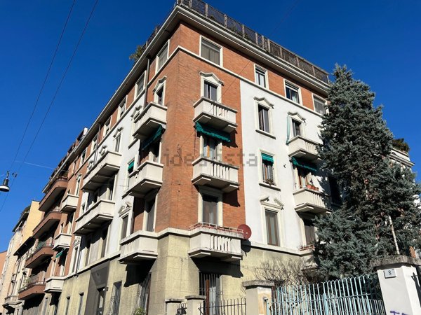 intera palazzina in vendita a Milano in zona Città Studi