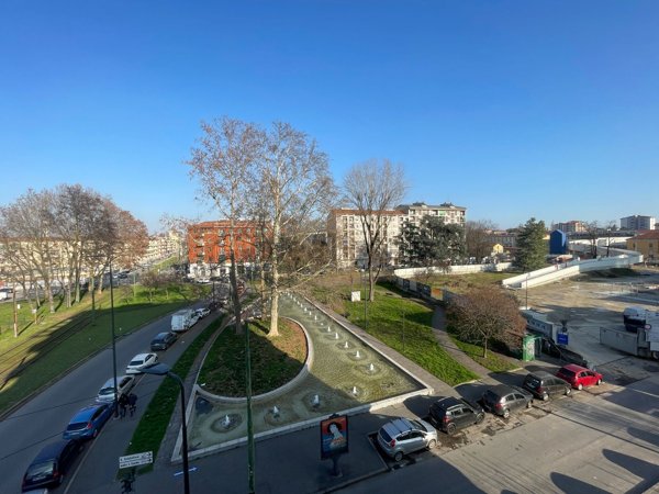 appartamento in vendita a Milano in zona Lorenteggio