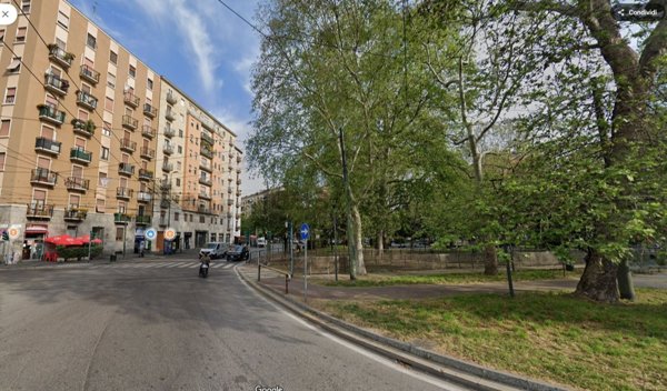 locale commerciale in vendita a Milano in zona Porta Vittoria