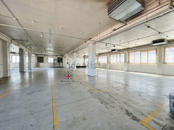 ufficio in vendita a Milano in zona Crescenzago