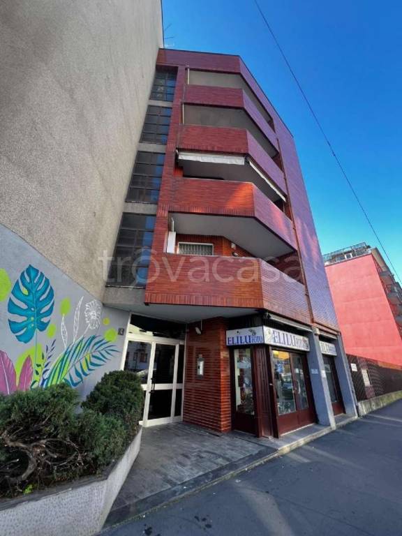 appartamento in vendita a Milano in zona Famagosta