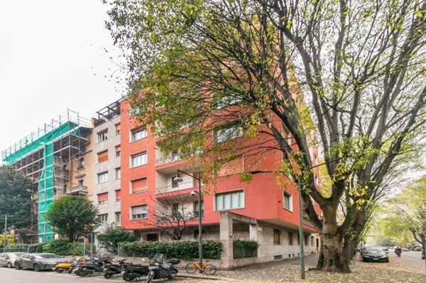 appartamento in vendita a Milano in zona Cadorna