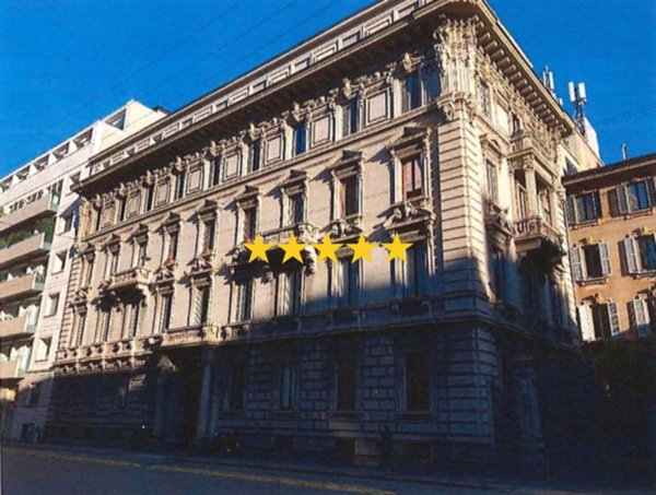 appartamento in vendita a Milano in zona Sant'Ambrogio