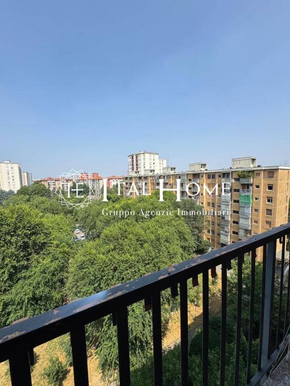 appartamento in vendita a Milano in zona Gallaratese