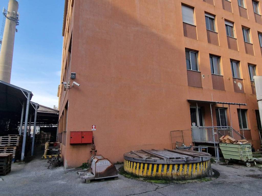 ufficio in vendita a Milano in zona Crescenzago