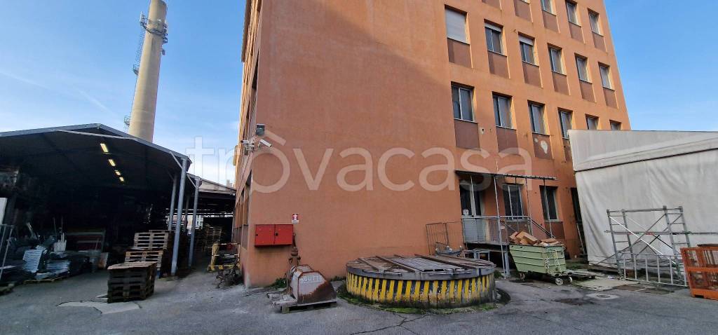 ufficio in vendita a Milano in zona Crescenzago