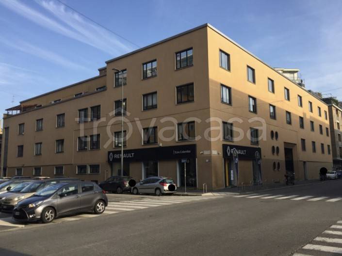 locale commerciale in vendita a Milano in zona Crescenzago