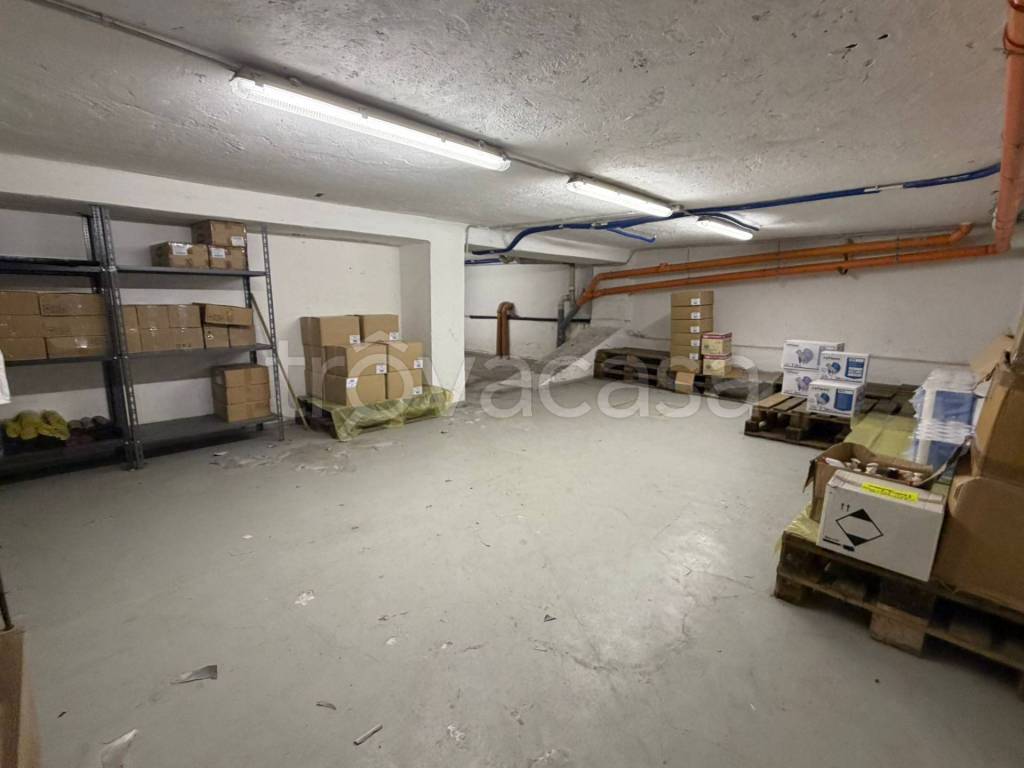 locale commerciale in vendita a Milano