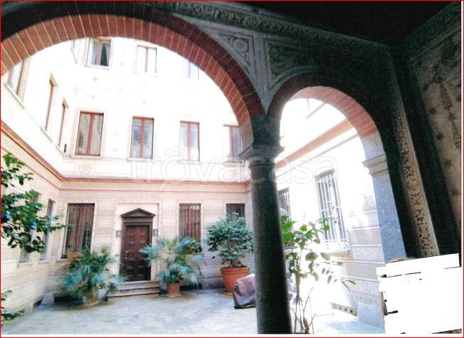 appartamento in vendita a Milano in zona Sant'Ambrogio