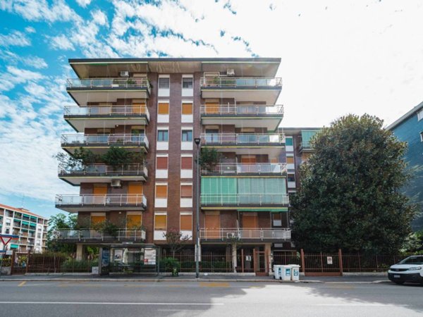 appartamento in vendita a Milano in zona Lambrate