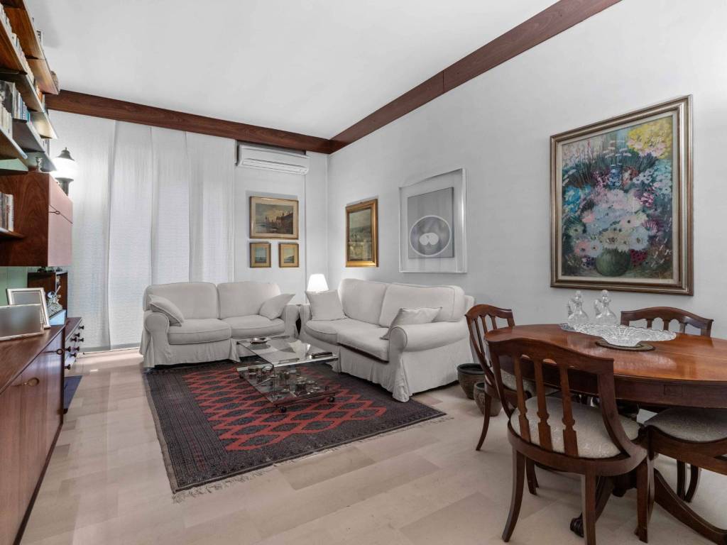 appartamento in vendita a Milano in zona Morivione