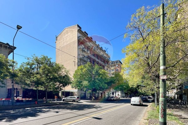 locale commerciale in vendita a Milano in zona Porta Vittoria