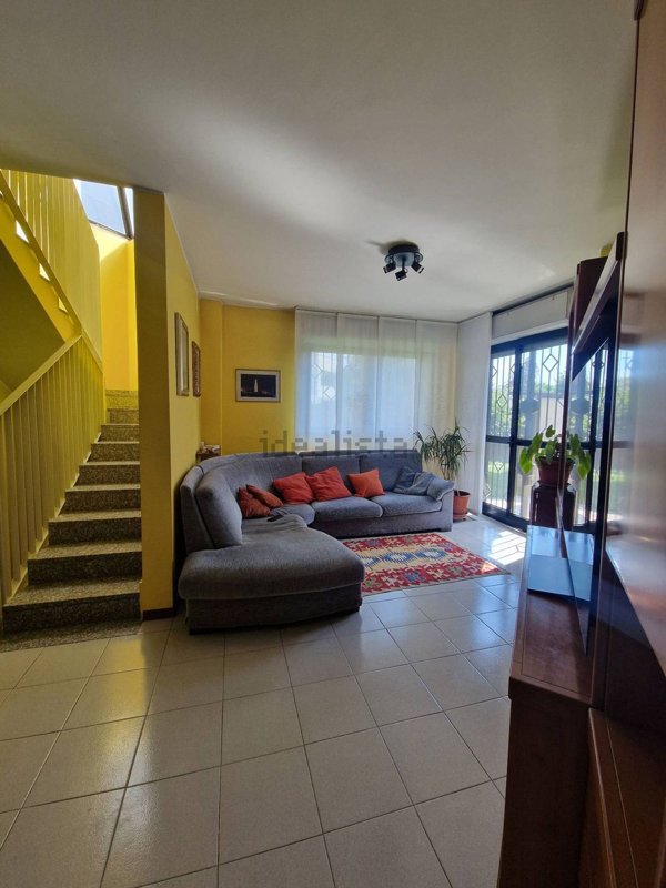 casa indipendente in vendita a Milano in zona Lorenteggio