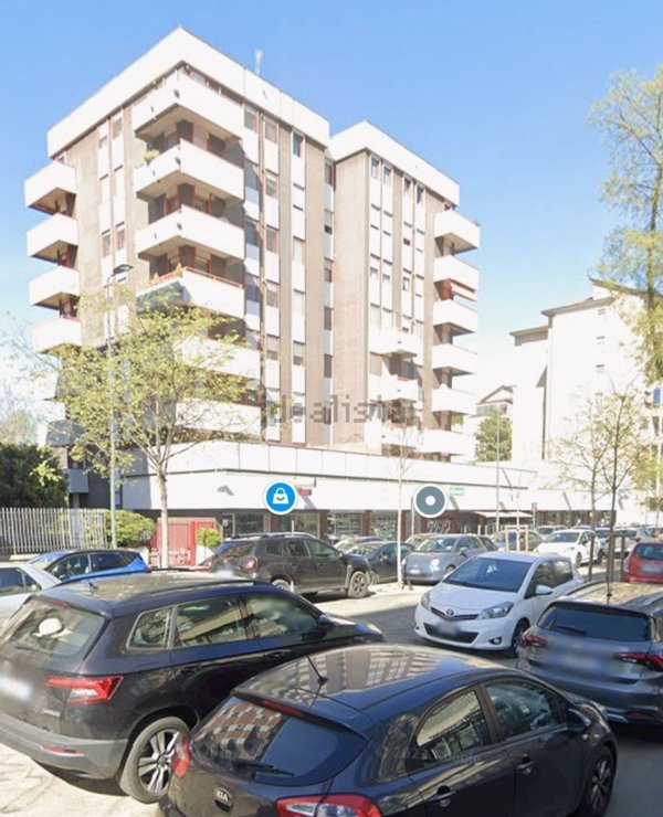 negozio in vendita a Milano in zona San Cristoforo