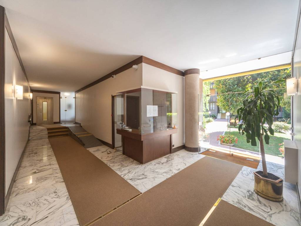 appartamento in vendita a Milano in zona Lorenteggio