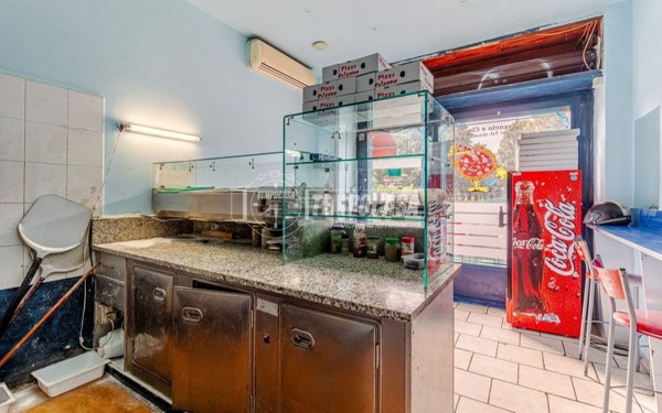 negozio in vendita a Milano in zona Corvetto