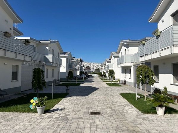 casa indipendente in vendita a Milano in zona Famagosta