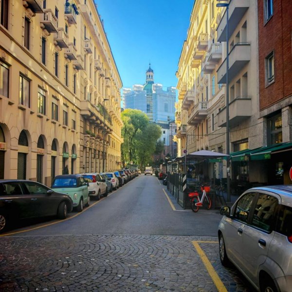 locale commerciale in vendita a Milano in zona Porta Ticinese